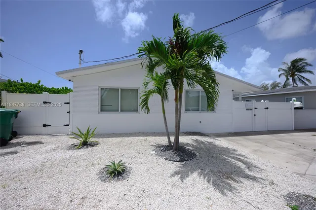 $2,900 | 1453 Northwest 10th Street, Unit 2, Dania Beach, FL 33004