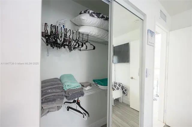 a view of entryway with livingroom