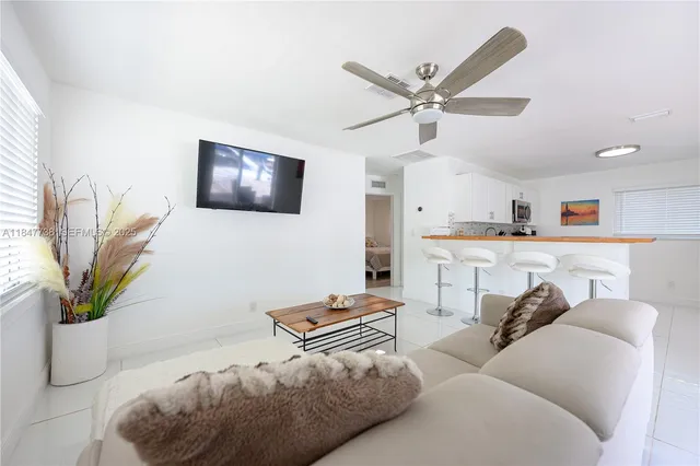 $2,900 | 1453 Northwest 10th Street, Unit 2, Dania Beach, FL 33004