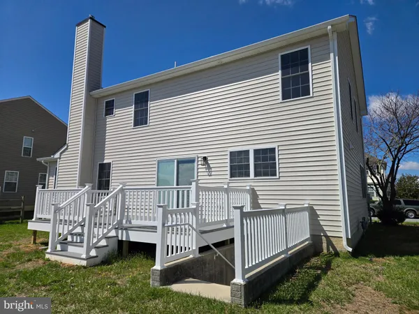 a view of house with backyard