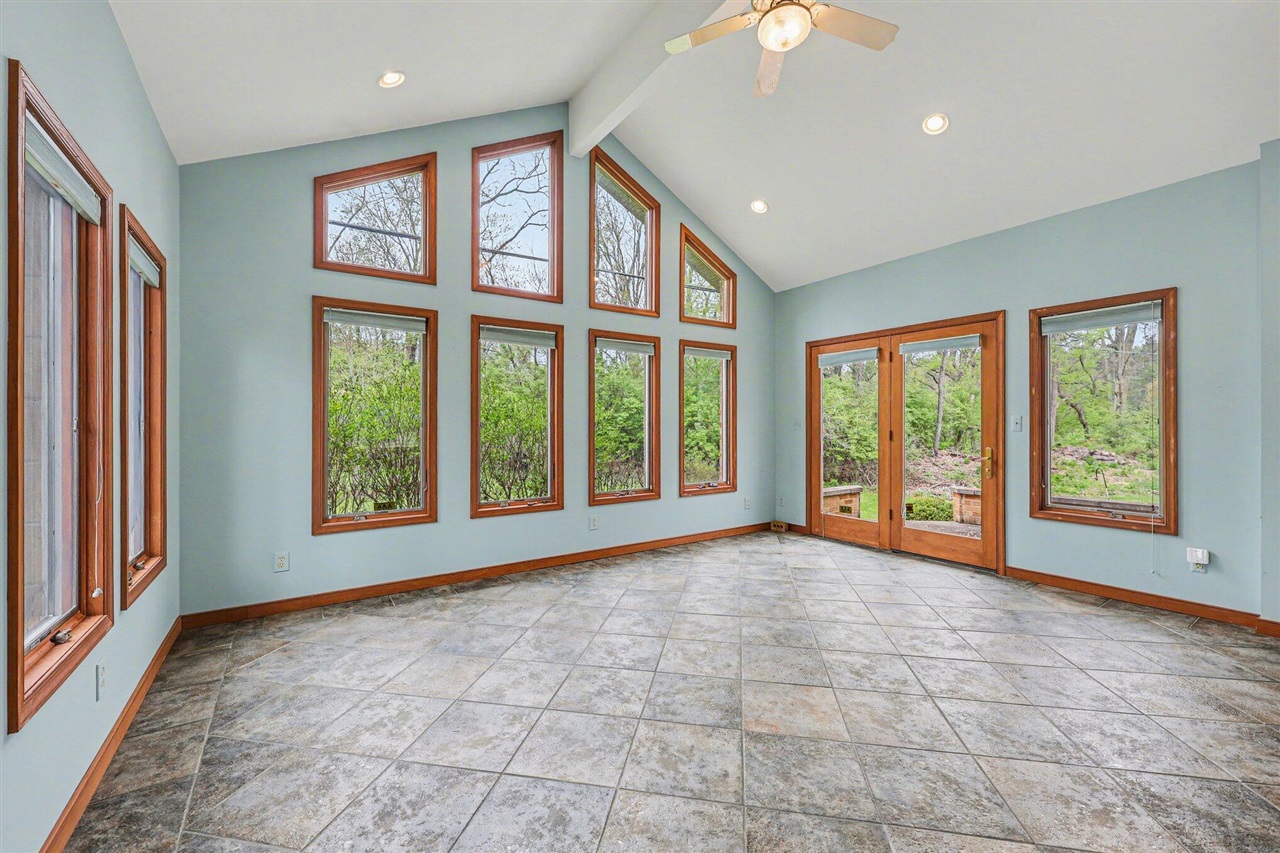 6595 Napier Road Plymouth, MI 48170 - Photo 9 of 36