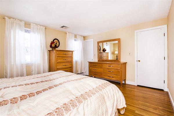 11 Lee Road Woburn, MA 01801 - Photo 18 of 23 Gallery Image 18