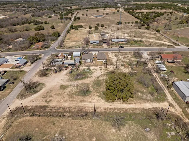 a view of residential houses with outdoor space