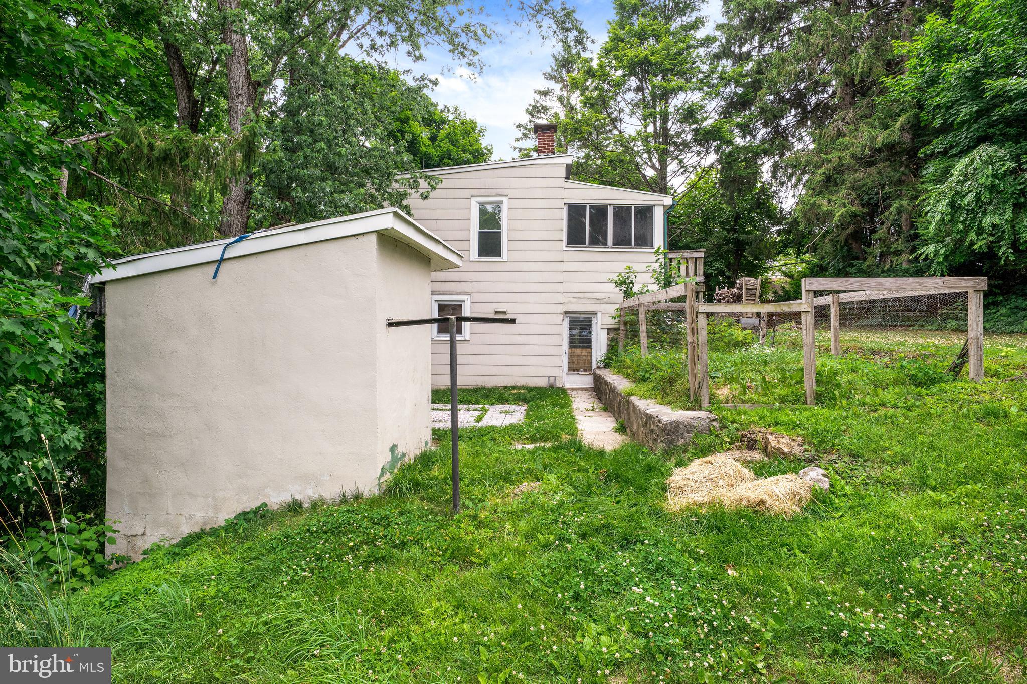 108 Poplar Road Fleetwood, PA 19522 - Photo 40 of 46 Side View
