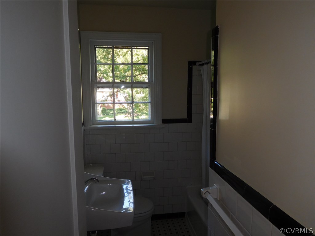 9005 Mapleton Road Richmond, VA 23229 - Photo 6 of 10 Full bath