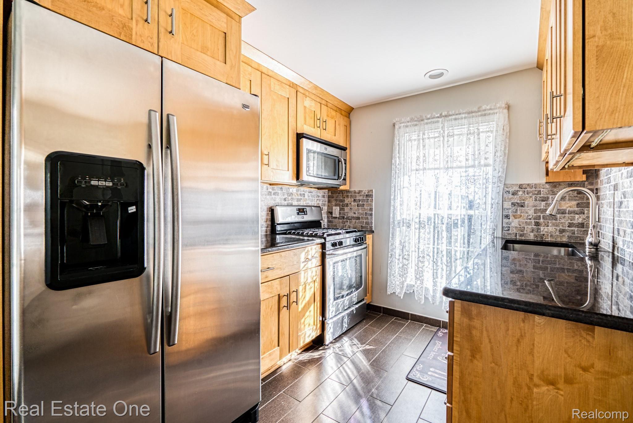 205 Romeo Road Rochester, MI 48307 - Photo 7 of 25 DSC00957.jpg