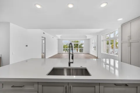 $2,815,000 | 176-184 Lake Drive, Unit 1302, Palm Beach Shores, FL 33404