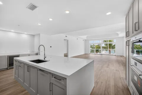 $2,815,000 | 176-184 Lake Drive, Unit 1302, Palm Beach Shores, FL 33404