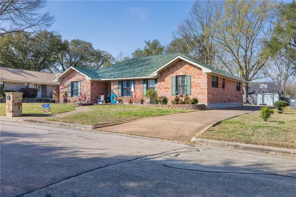 $330,000 | 704 Bormann Street, Brenham, TX 77833
