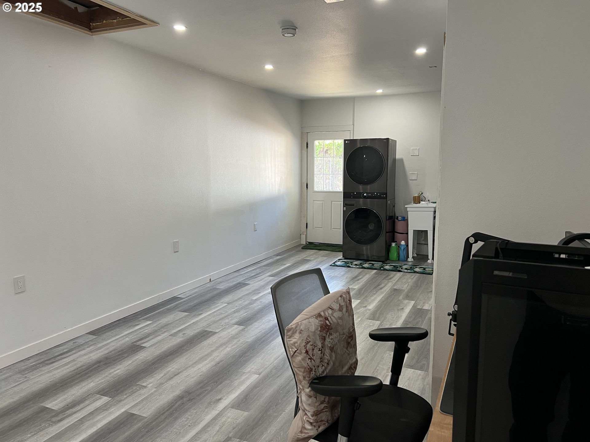 17519 Southeast Tibbetts Street Portland, OR 97236 - Photo 25 of 32 a room with furniture and wooden floor