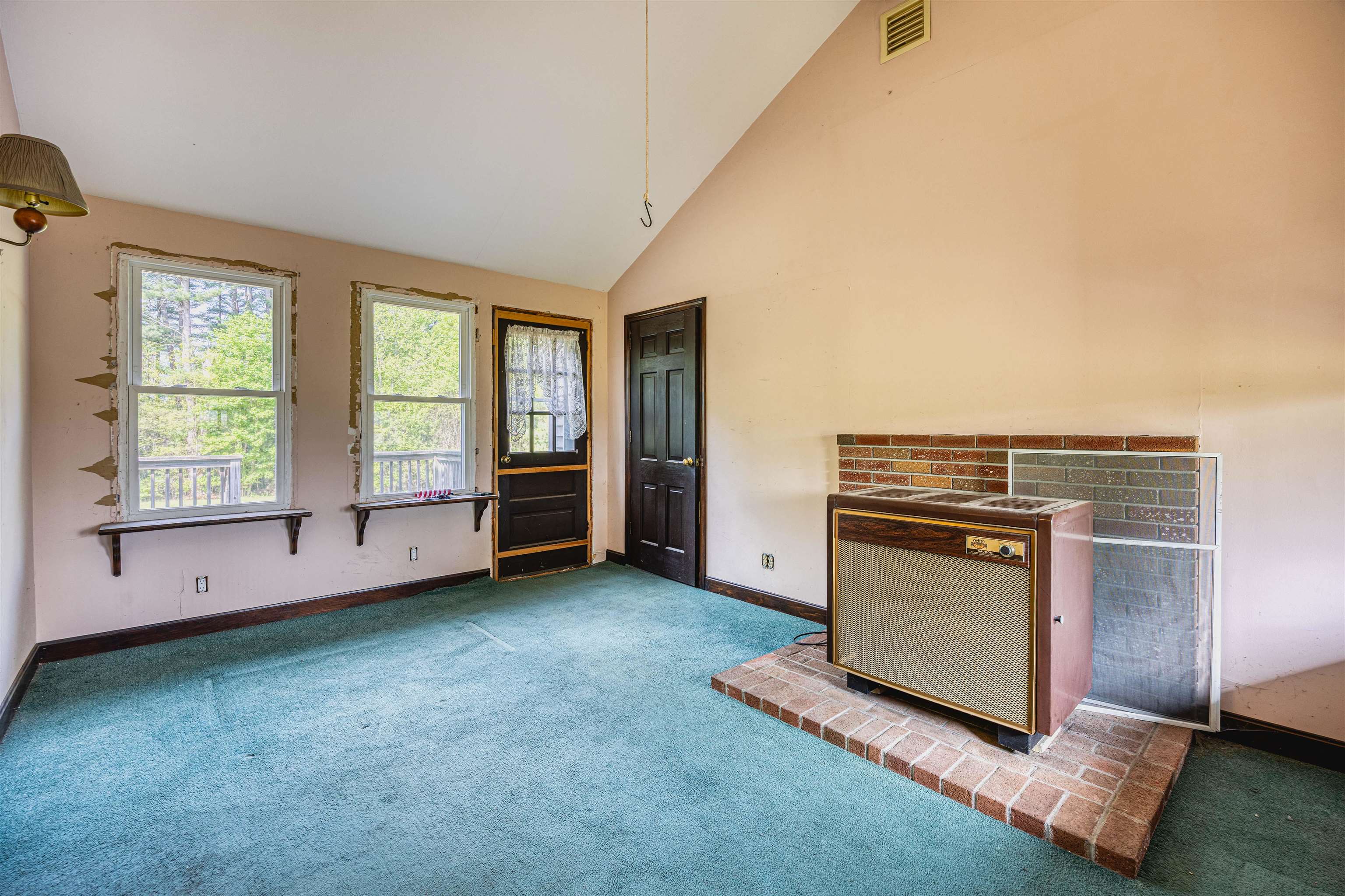 95 Gilcreast Road Londonderry, NH 03053 - Photo 2 of 42