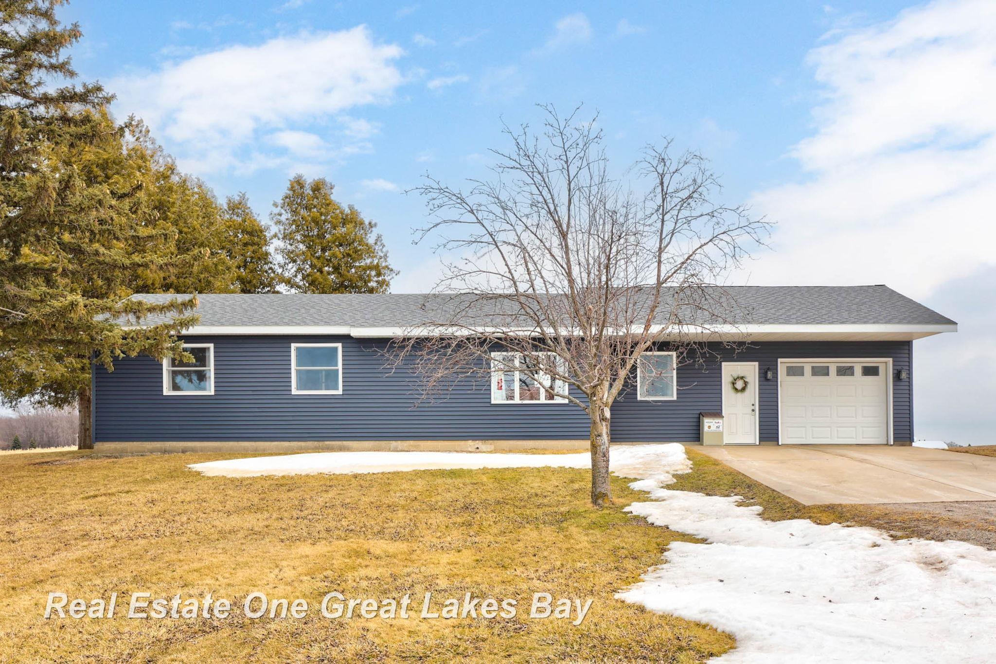 2720 Colwood Road Caro, MI 48723 - Photo 2 of 45 50167772-22c28a49-9a99-4729-a6a1-578816fcd7d9.JPG
