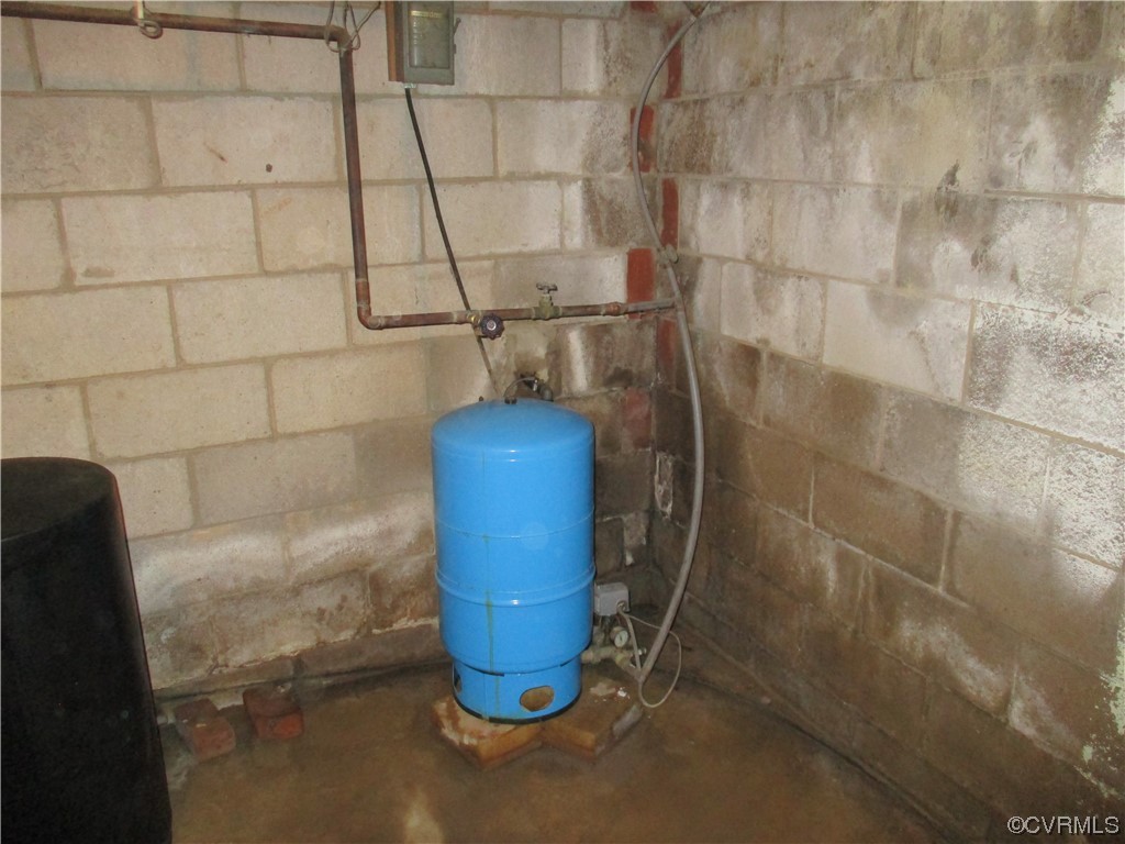 2409 Burgess Road Chester, VA 23836 - Photo 27 of 50 a bathroom with a shower