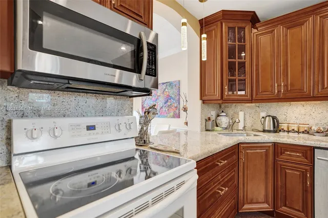 $1,950 | 330 Southeast 2nd Street, Unit 404E, Hallandale Beach, FL 33009