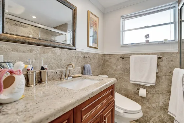 $1,950 | 330 Southeast 2nd Street, Unit 404E, Hallandale Beach, FL 33009