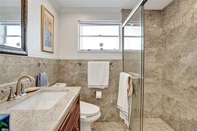 $1,950 | 330 Southeast 2nd Street, Unit 404E, Hallandale Beach, FL 33009