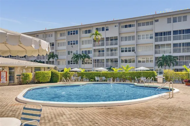 $1,950 | 330 Southeast 2nd Street, Unit 404E, Hallandale Beach, FL 33009