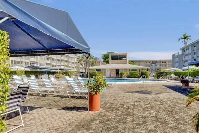 $1,950 | 330 Southeast 2nd Street, Unit 404E, Hallandale Beach, FL 33009