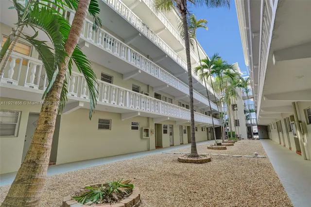 $1,950 | 330 Southeast 2nd Street, Unit 404E, Hallandale Beach, FL 33009