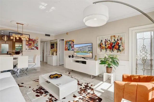 $1,950 | 330 Southeast 2nd Street, Unit 404E, Hallandale Beach, FL 33009