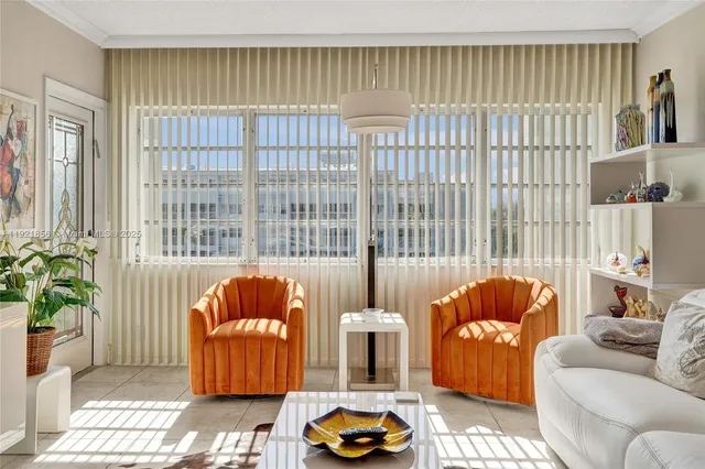 $1,950 | 330 Southeast 2nd Street, Unit 404E, Hallandale Beach, FL 33009