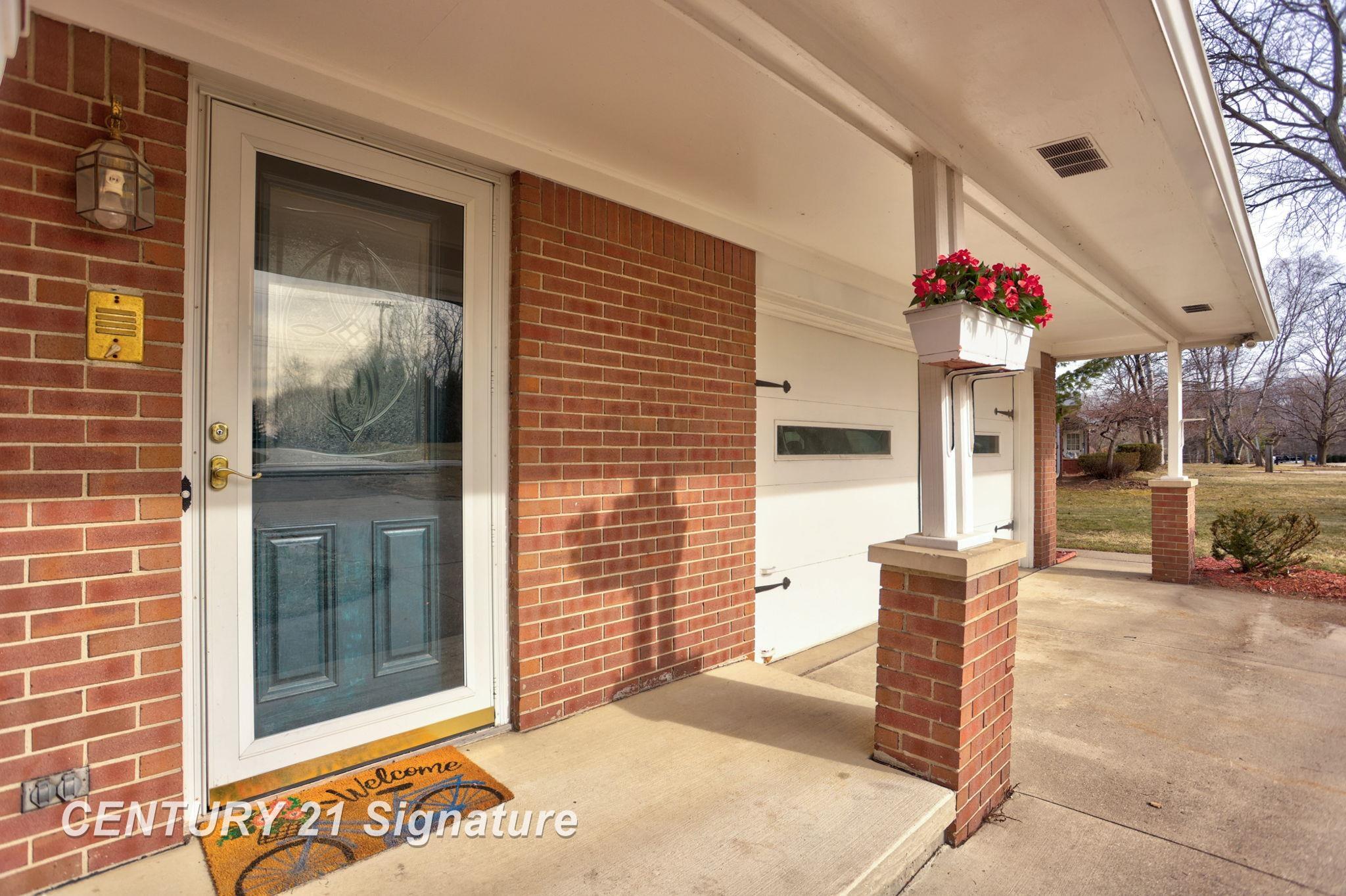 3690 North River Road Freeland, MI 48623 - Photo 7 of 57
