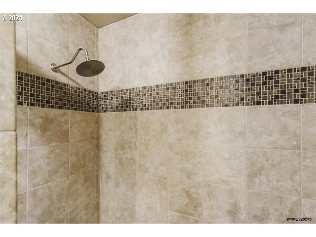 38307 Maple Street Lebanon, OR 97355 - Photo 11 of 32 Gallery Image 11