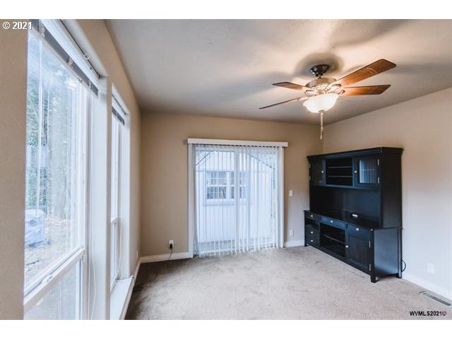 38307 Maple Street Lebanon, OR 97355 - Photo 31 of 32 Gallery Image 31