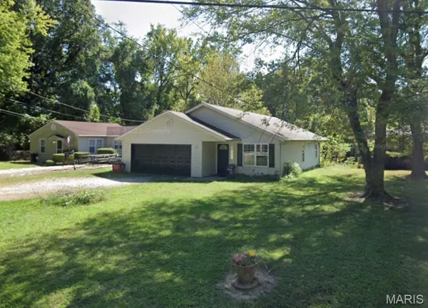 $1,700 | 9928 N Road, Fairview Heights, IL 62208