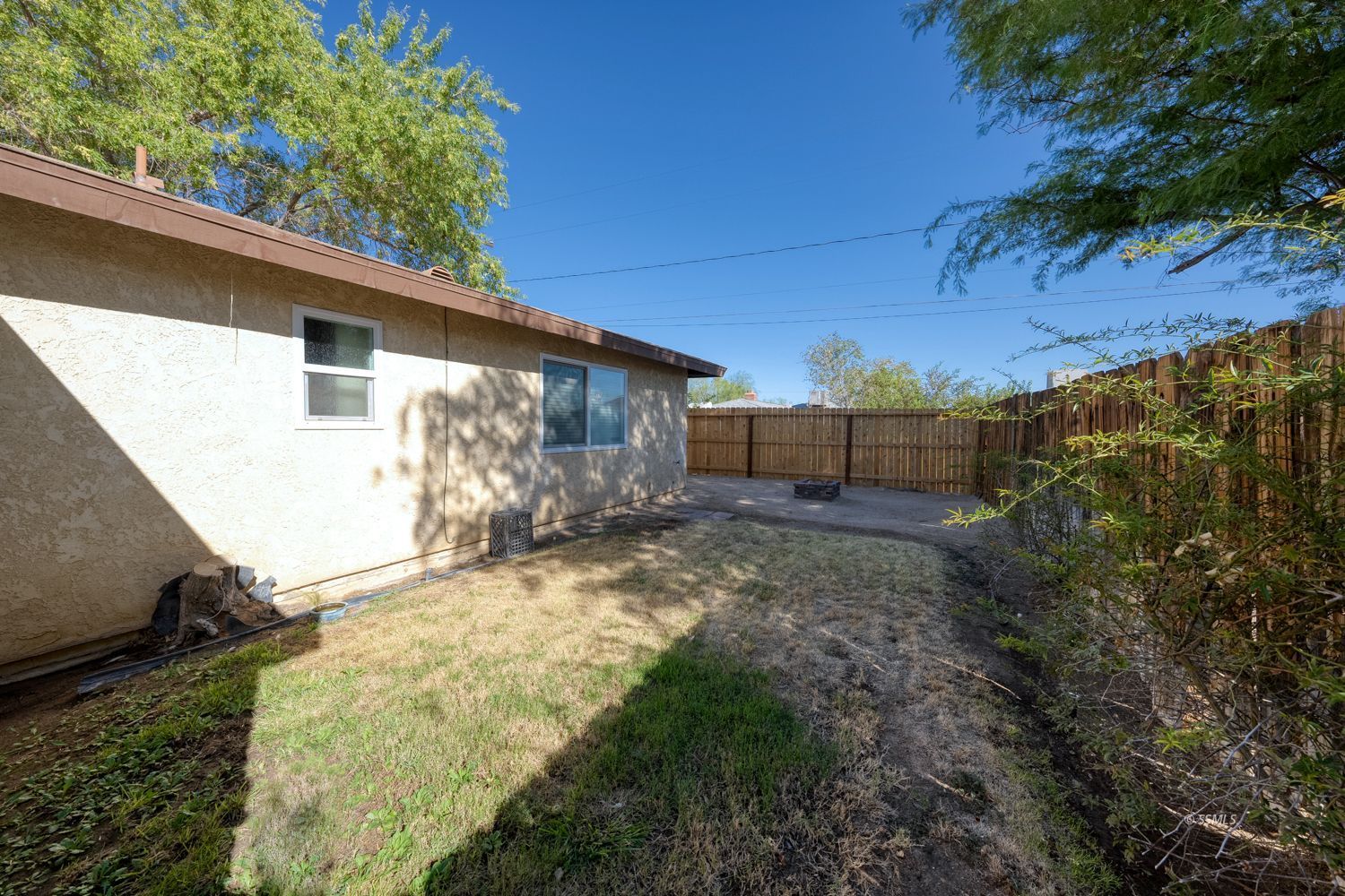 1240 West Boston Avenue Ridgecrest, CA 93555 - Photo 27 of 38 a backyard of a house with lots of green space