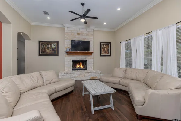 $749,900 | 4352 Farm To Market Road 850, Tyler, TX 75705