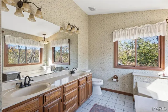 $479,000 | 33 Wilderness Road, Eureka, MO 63025