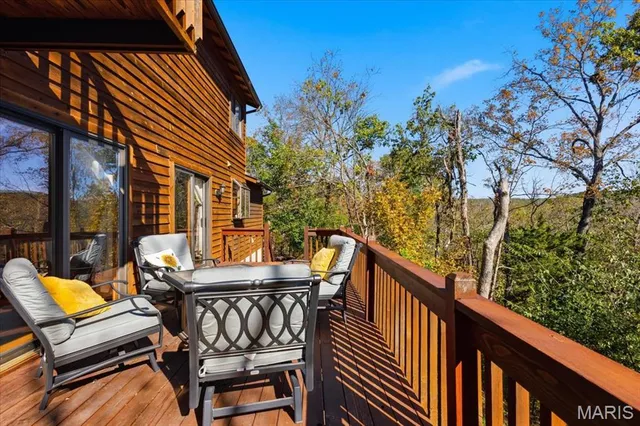 $479,000 | 33 Wilderness Road, Eureka, MO 63025