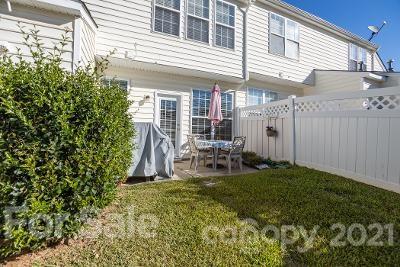 923 Azurine Circle Fort Mill, SC 29708 - Photo 5 of 32 a view of a backyard of the house