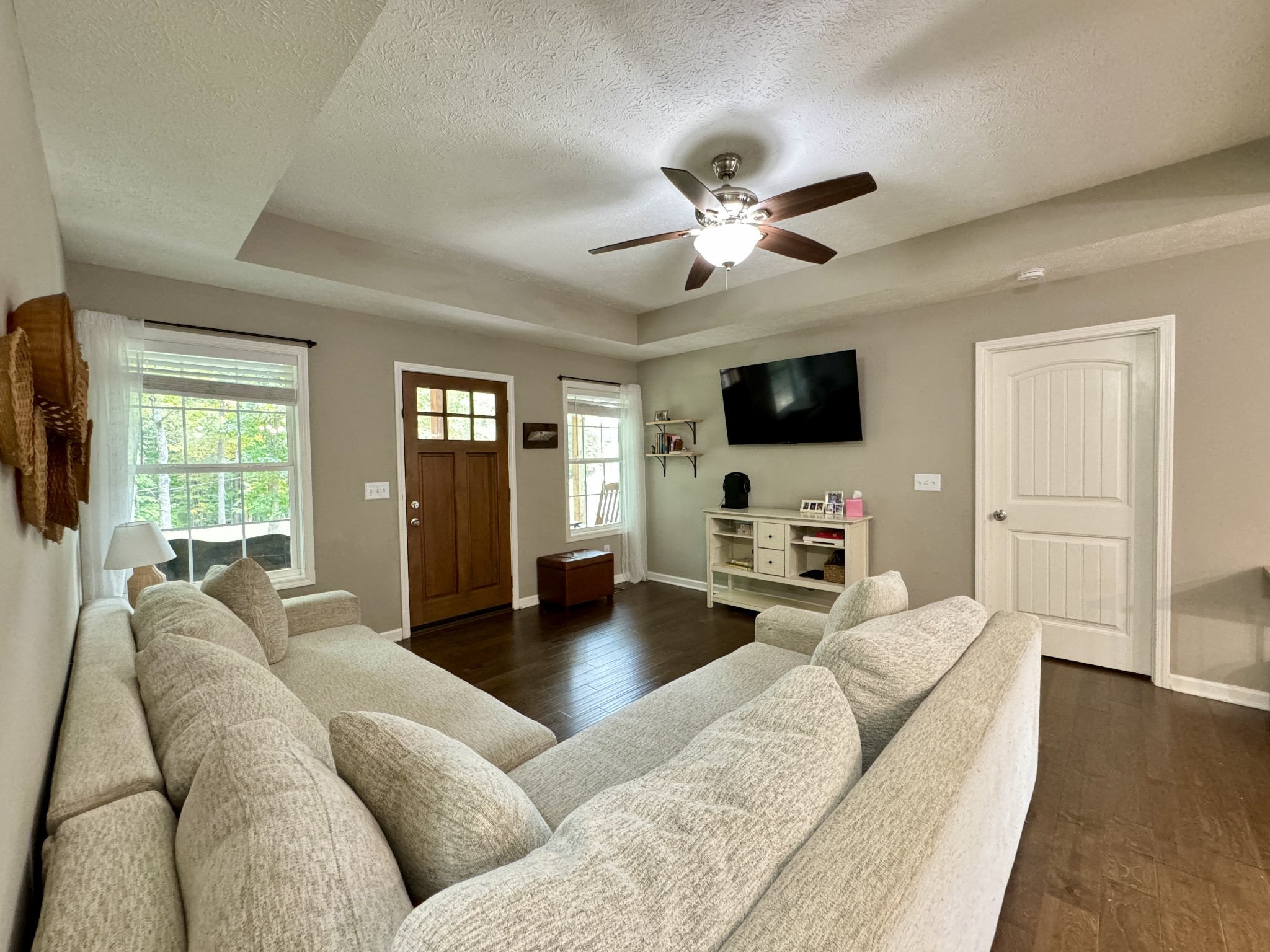 1119 Smiley Troutt Road Bethpage, TN 37022 - Photo 3 of 21 a living room with furniture and a flat screen tv