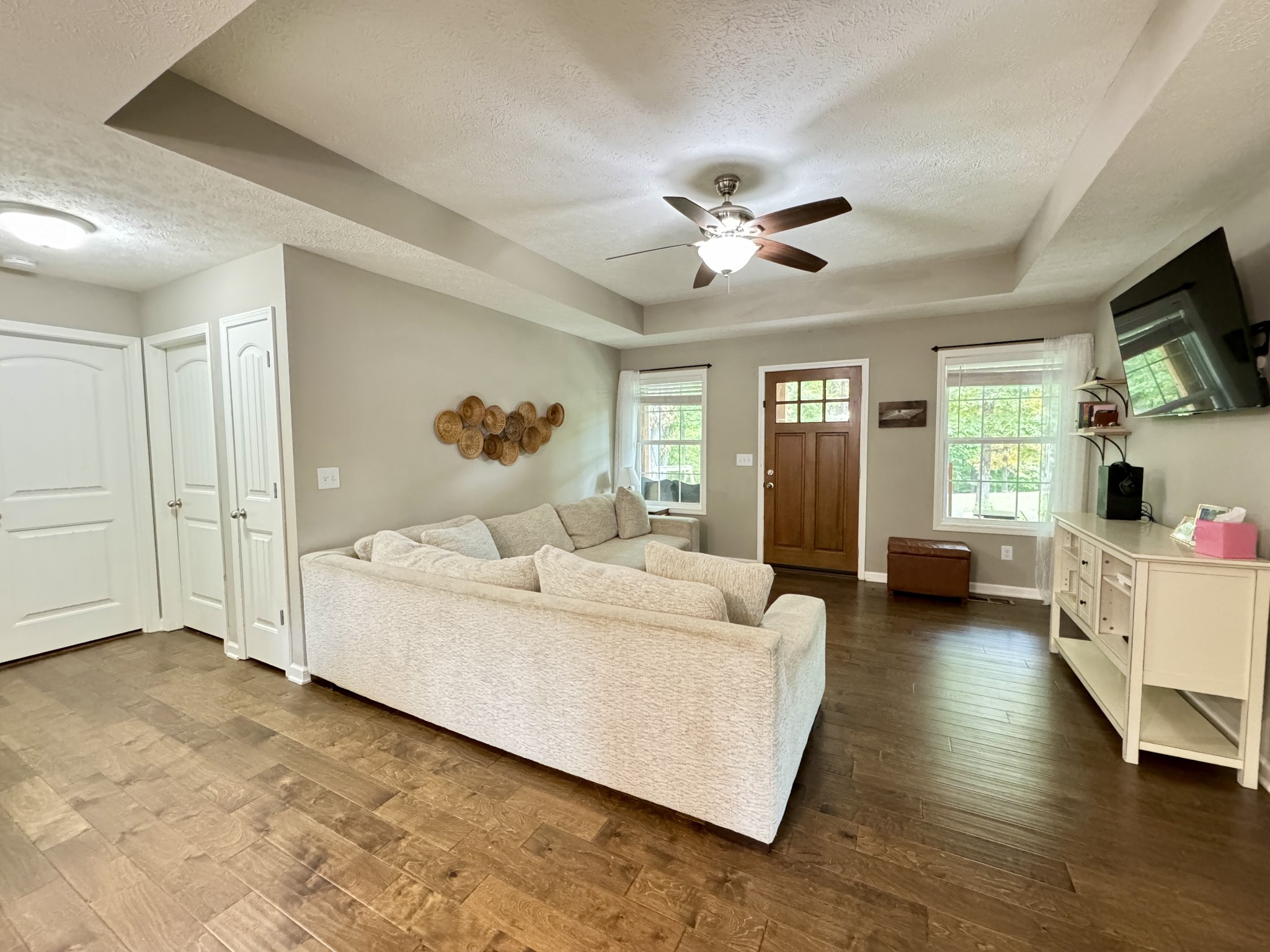 1119 Smiley Troutt Road Bethpage, TN 37022 - Photo 5 of 21 a living room with furniture and a flat screen tv