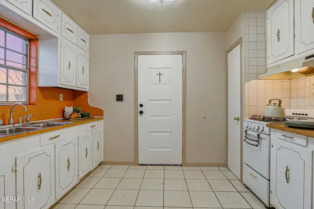 $150,000 | 728 Artemediano Street, Socorro, TX 79927