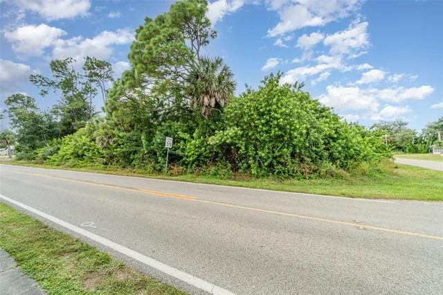 a view of a yard with a house