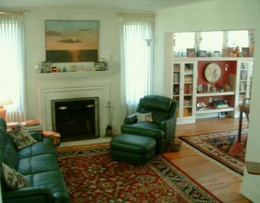 109 Fahnestock Road Pittsburgh, PA 15215 - Photo 2 of 8 Living Room.