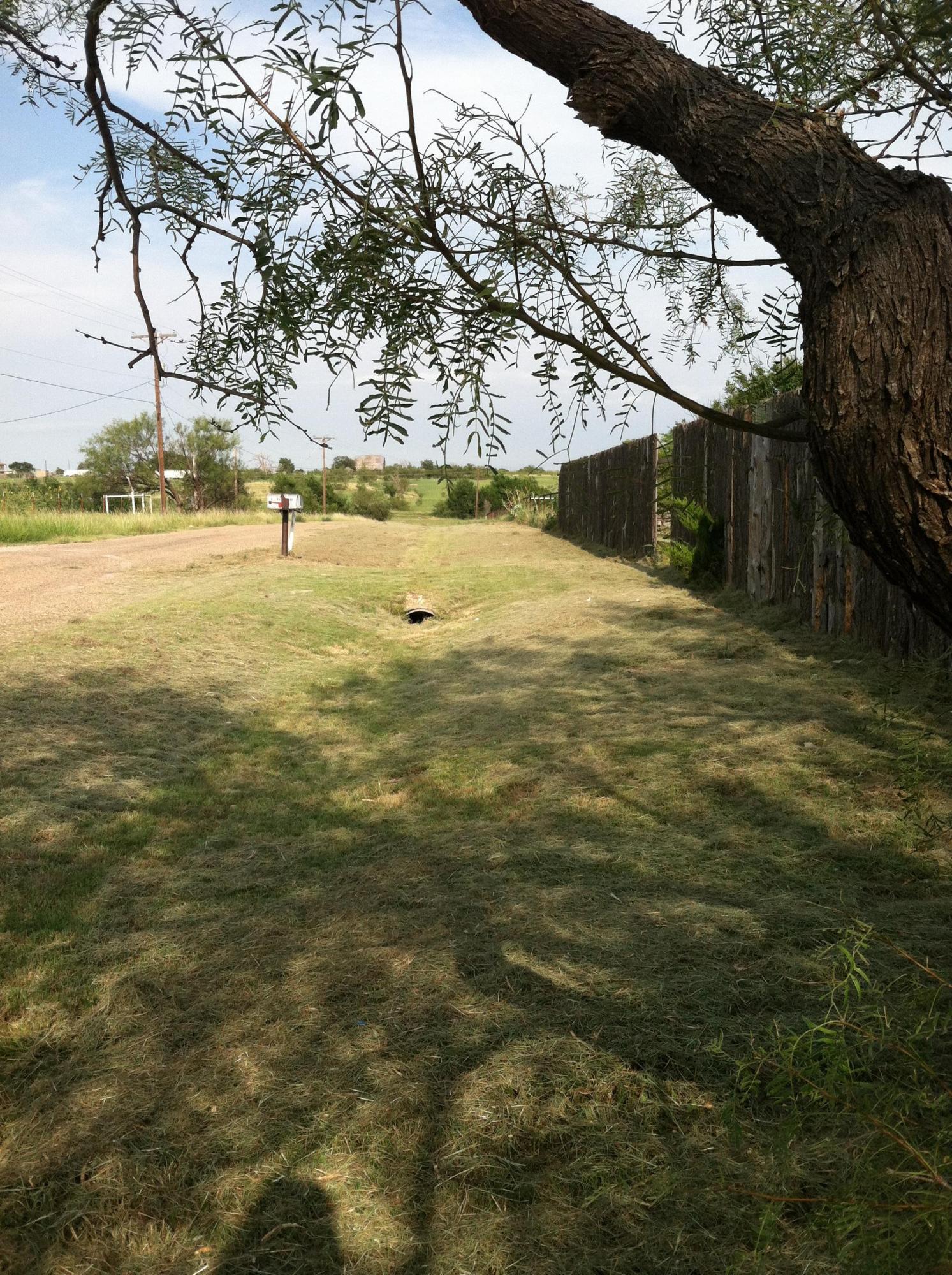 91 Chattanooga Road Amarillo, TX 79118 - Photo 6 of 28 a view of a large yard with an outdoor space