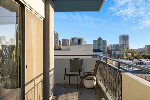 $879,999 | 1155 North Brand Boulevard, Unit 704, Glendale, CA 91202