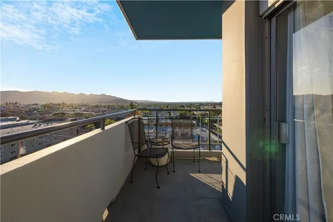 $879,999 | 1155 North Brand Boulevard, Unit 704, Glendale, CA 91202