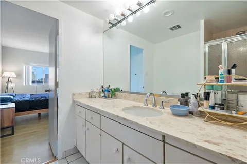 $879,999 | 1155 North Brand Boulevard, Unit 704, Glendale, CA 91202