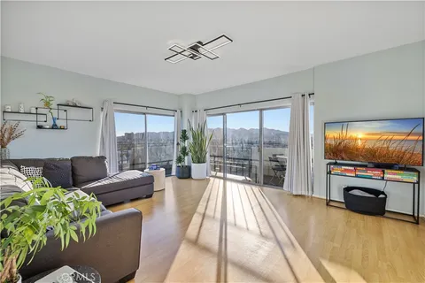 $879,999 | 1155 North Brand Boulevard, Unit 704, Glendale, CA 91202