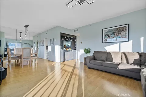 $879,999 | 1155 North Brand Boulevard, Unit 704, Glendale, CA 91202