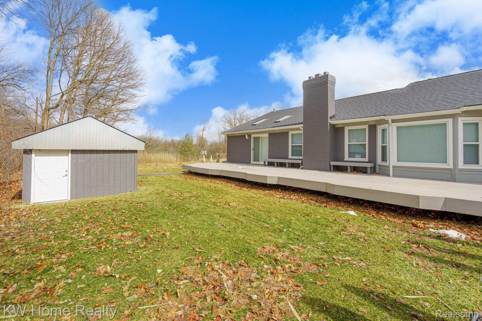 2882 Hiller Road West Bloomfield, MI 48324 - Photo 6 of 47 Gallery Image 6