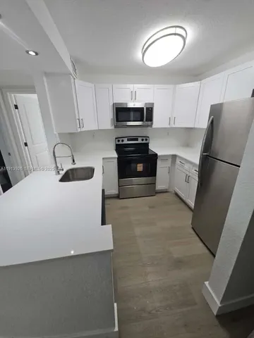 $2,650 | 8101 Crespi Boulevard, Unit 204, Miami Beach, FL 33141