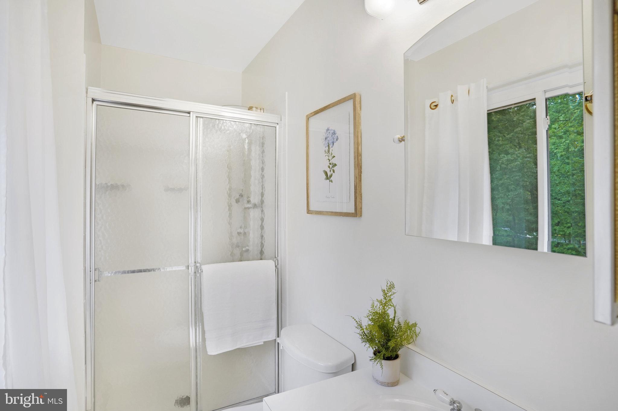 11877 Barrel Cooper Court Reston, VA 20191 - Photo 11 of 24 Primary En Suite