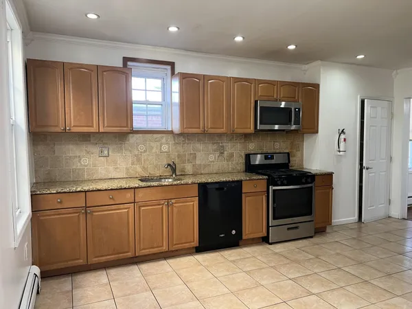 $2,195 | 1408 5th Street, Unit 3, North Bergen, NJ 07047