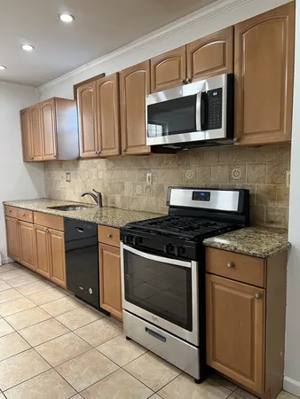 $2,195 | 1408 5th Street, Unit 3, North Bergen, NJ 07047